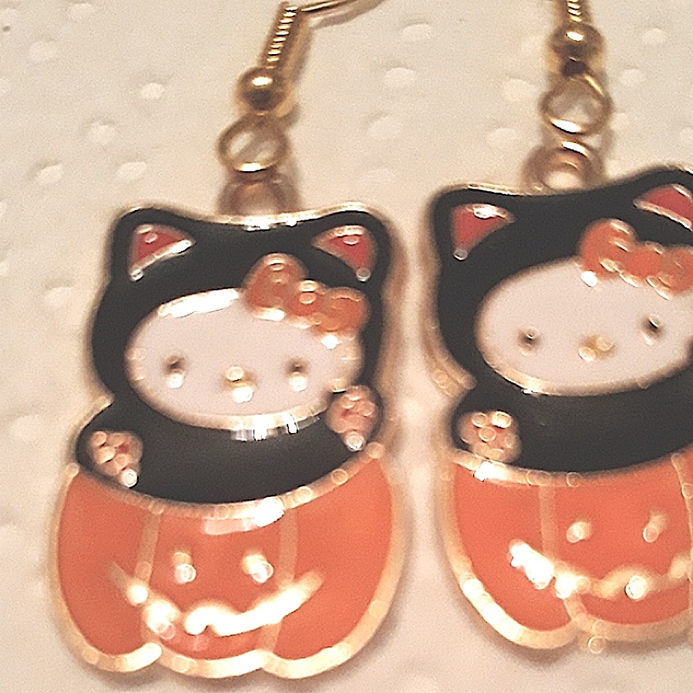 Hello Kitty Black Cat Pumpkin Charm Dangle Earrings Gold Enamel SS NEW Handmade - Picture 2 of 7